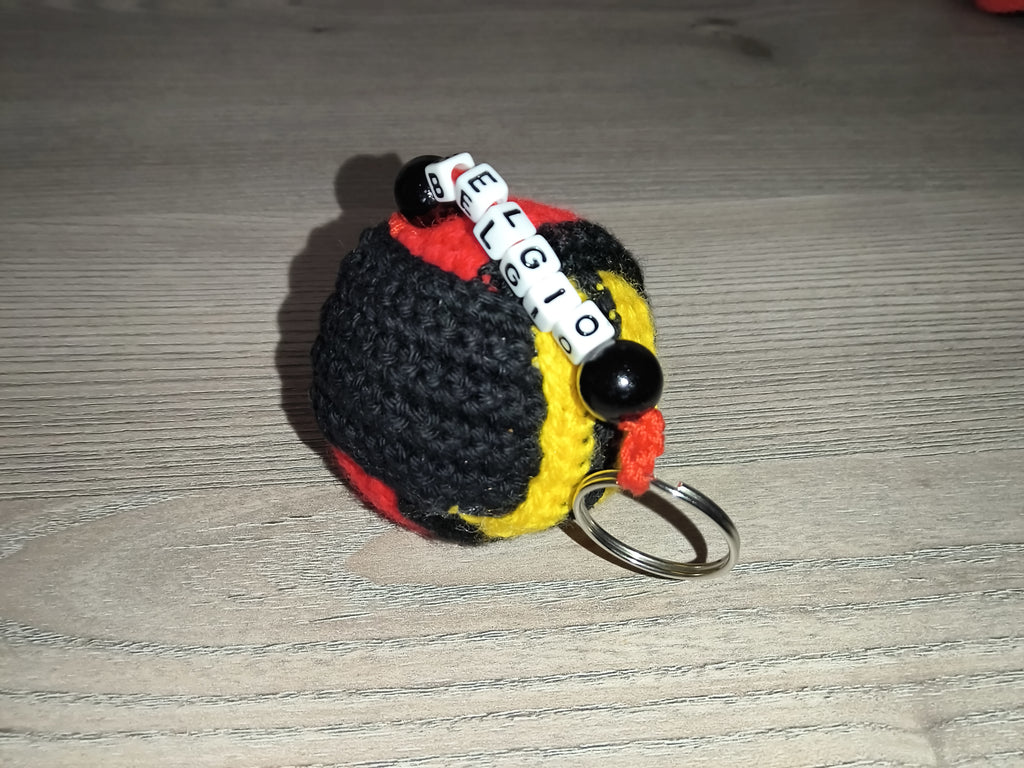 Belgien-Kugel Schlüsselanhänger | Handgefertigt | Gehäkelte Baumwolle | neu