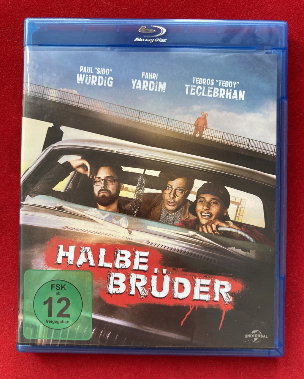 Halbe Brüder – Blu-Ray Film (mit Sido, Fahri Yardim, Tedros Teclebrhan) / FSK 12 / Neuwertig