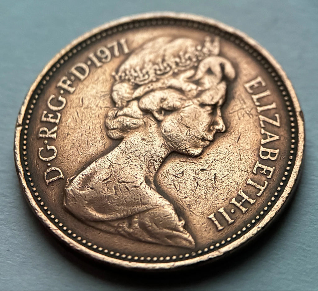 2 New Pence 1971 | Großbritannien | Königin Elizabeth II. & Federbusch | Münze aus Bronze | schön