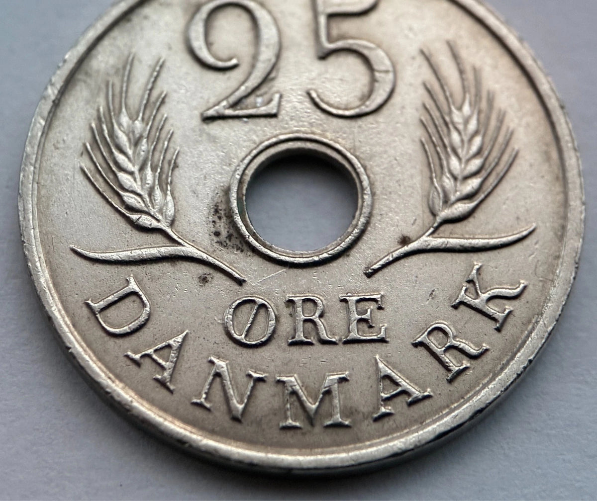 25 Øre 1967 | Dänemark | König Frederik IX. | Lochmünze | Kupfer-Nickel Münze | schön