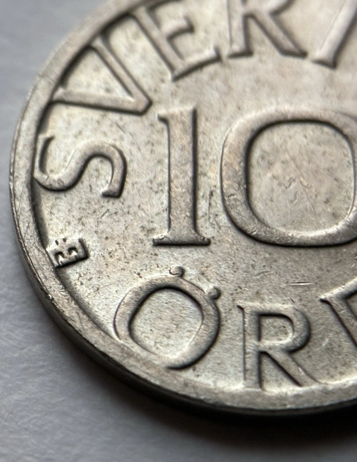 10 Öre 1986 | Schweden | Carl XVI. Gustaf Monogramm | Kupfer-Nickel Münze | schön