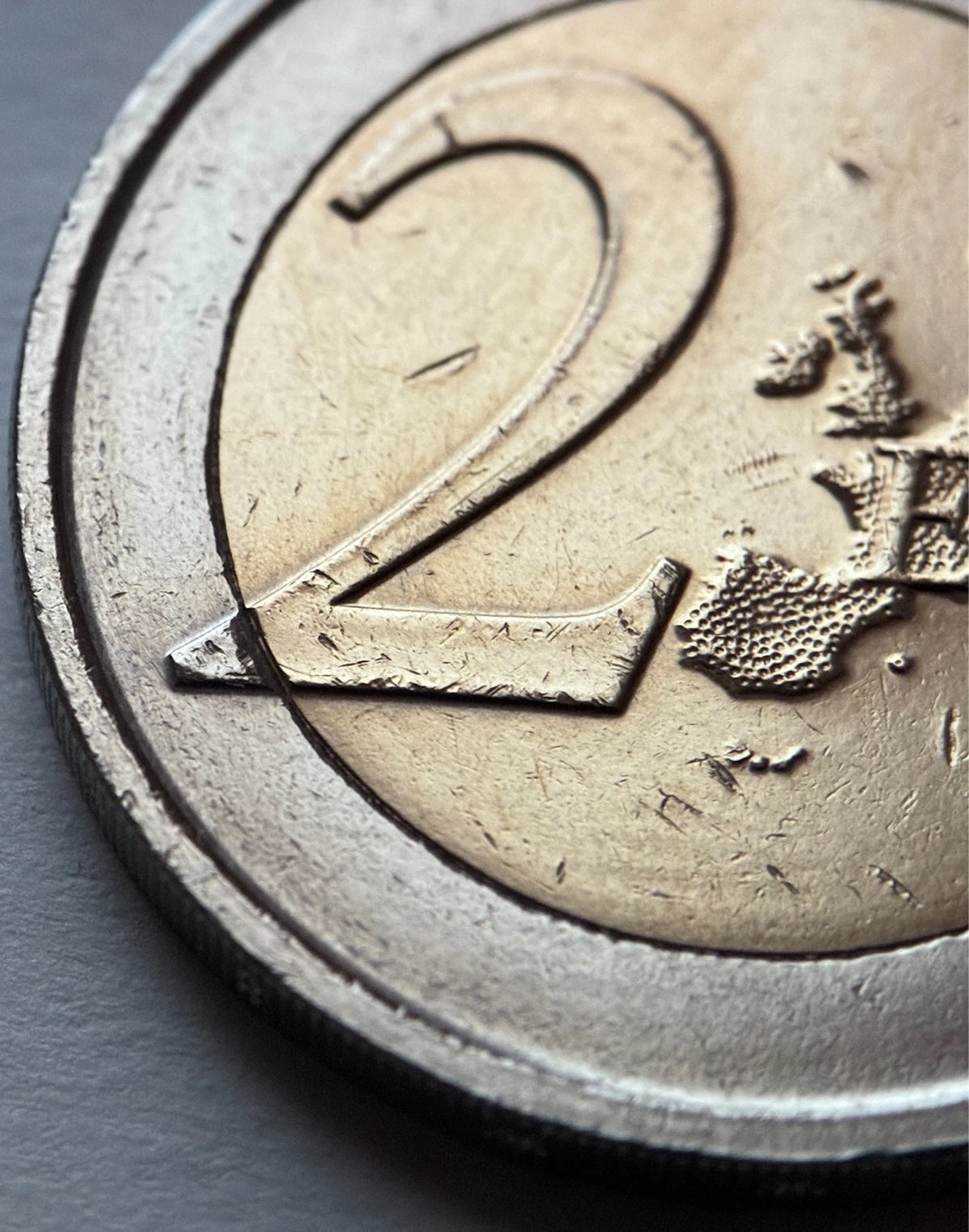 2 Euro 2011 | Belgien | 100 Jahre Frauenrechte | Isala Van Diest & Marie Popelin | Bi-Metall Gedenkmünze | Sehr schön