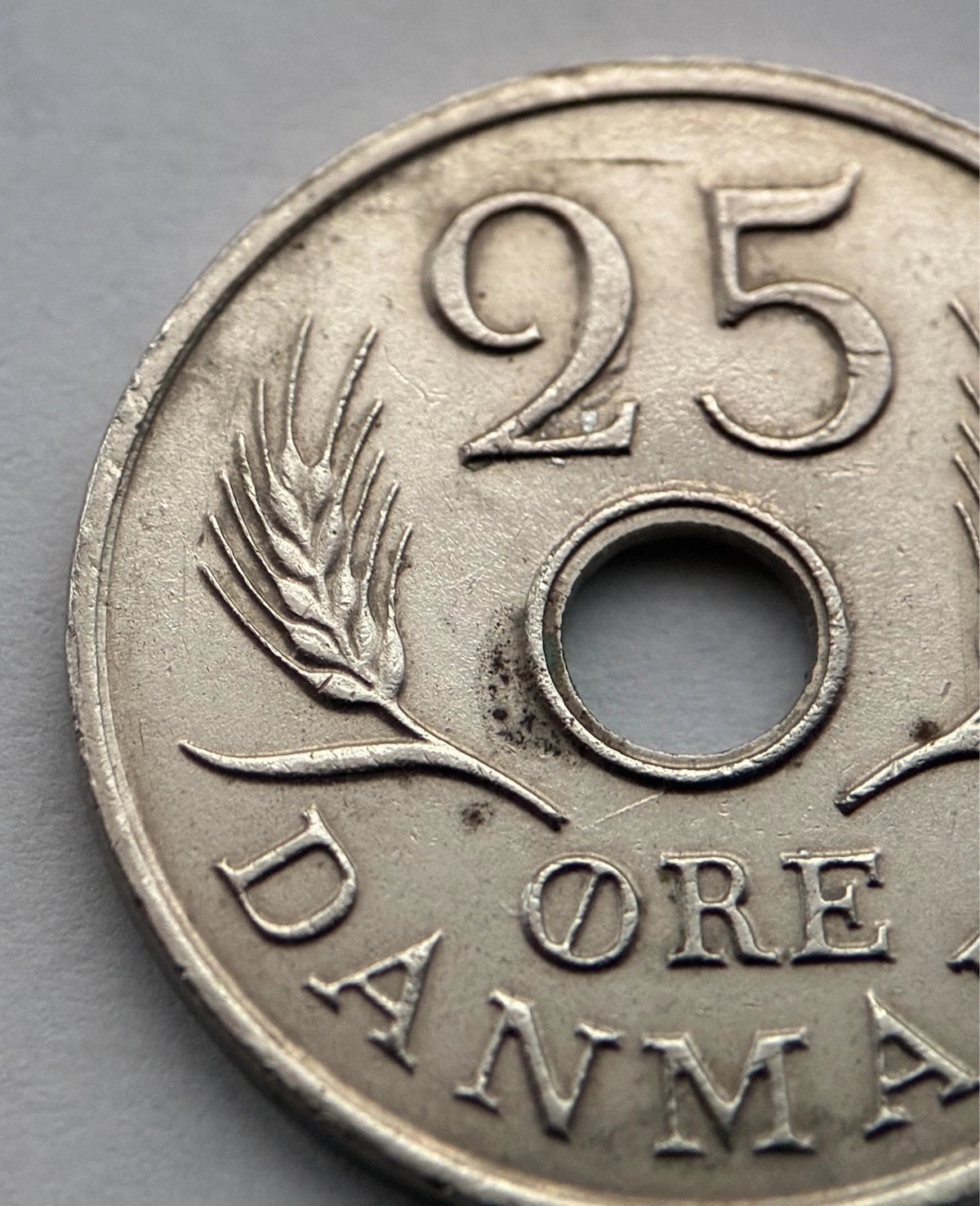 25 Øre 1967 | Dänemark | König Frederik IX. | Lochmünze | Kupfer-Nickel Münze | schön