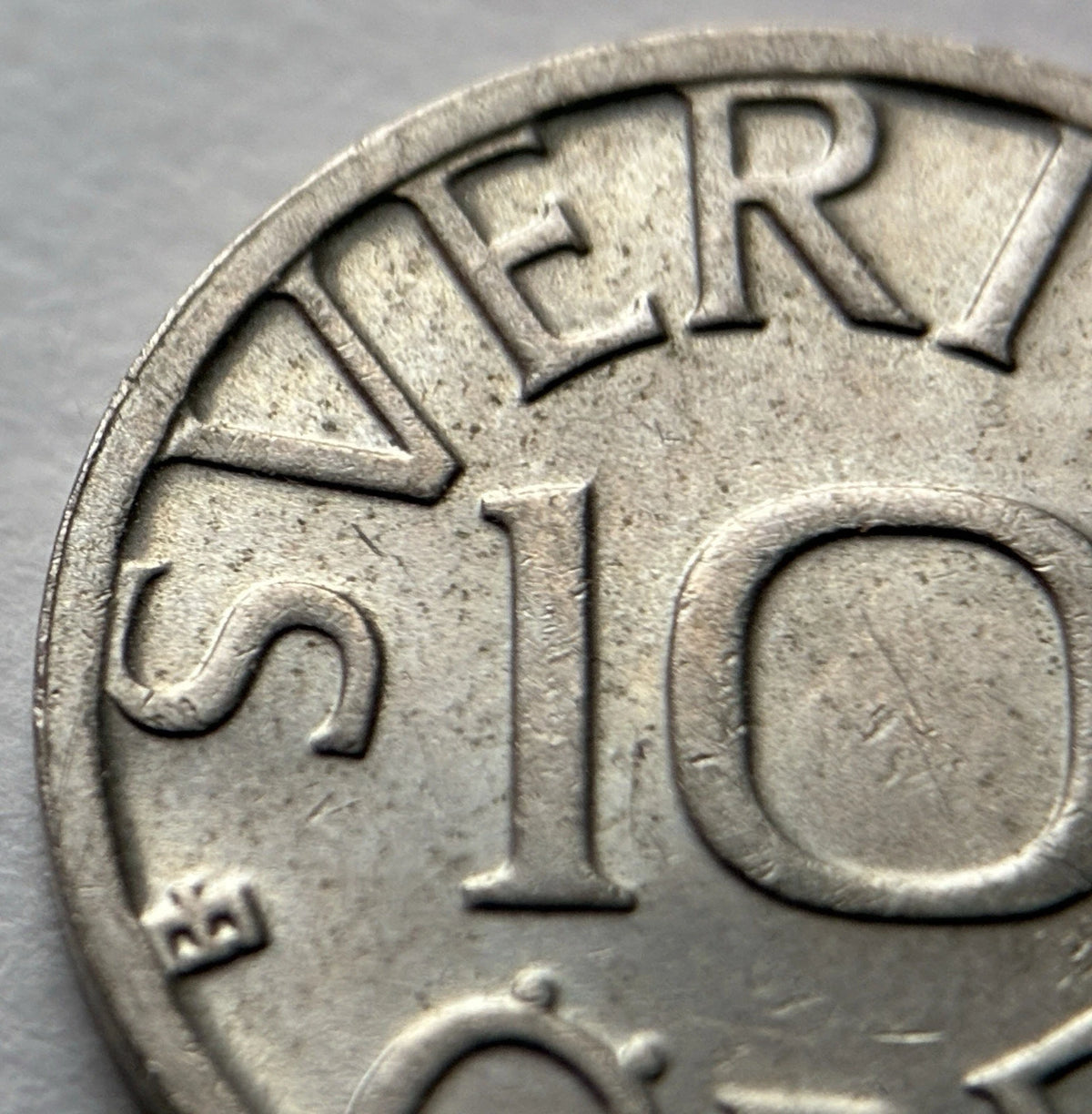 10 Öre 1986 | Schweden | Carl XVI. Gustaf Monogramm | Kupfer-Nickel Münze | schön
