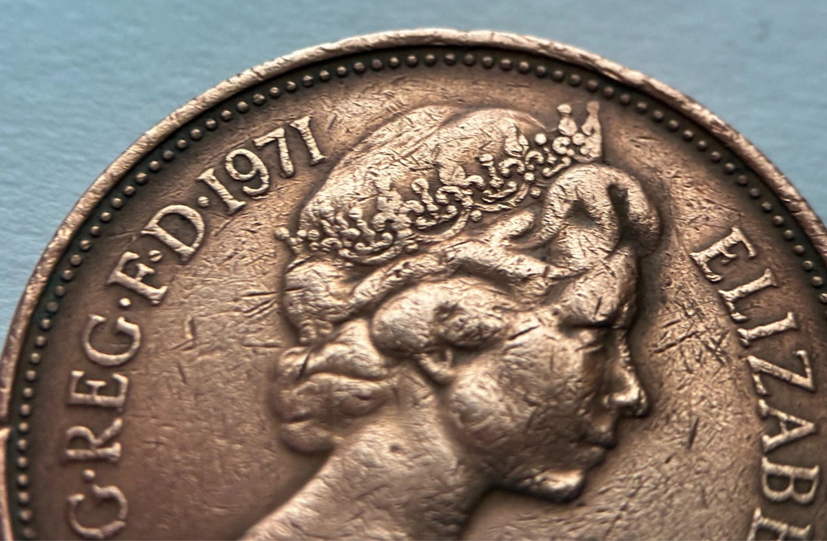 2 New Pence 1971 | Großbritannien | Königin Elizabeth II. & Federbusch | Münze aus Bronze | schön