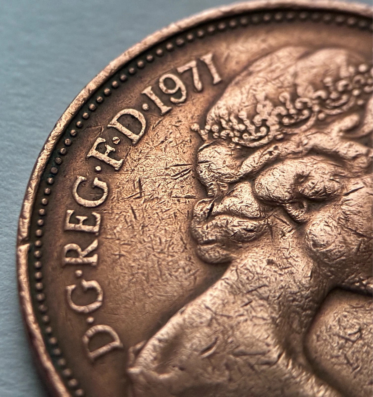 2 New Pence 1971 | Großbritannien | Königin Elizabeth II. & Federbusch | Münze aus Bronze | schön