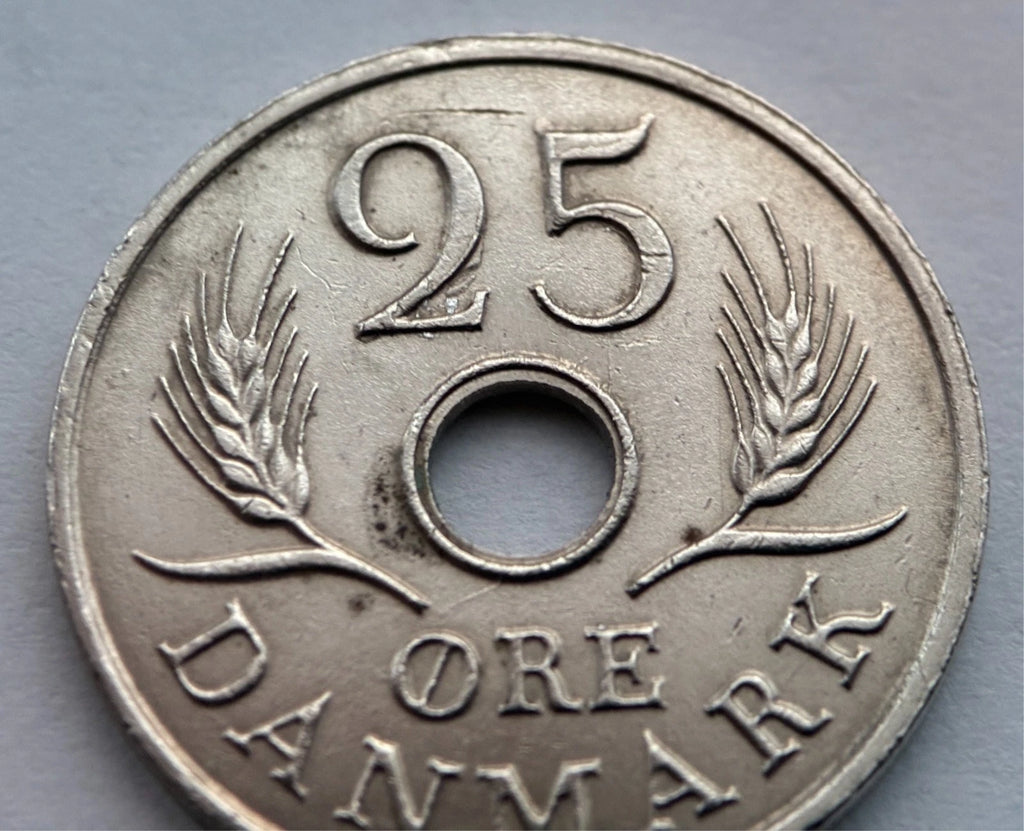 25 Øre 1967 | Dänemark | König Frederik IX. | Lochmünze | Kupfer-Nickel Münze | schön
