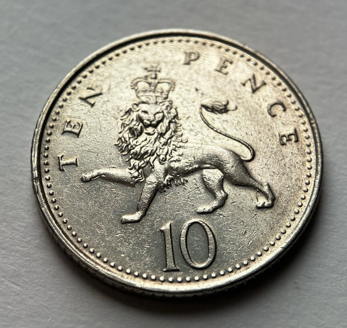 10 Pence 2000 | Großbritannien | Elizabeth II. | gekrönter Löwe | Kupfer-Nickel Münze