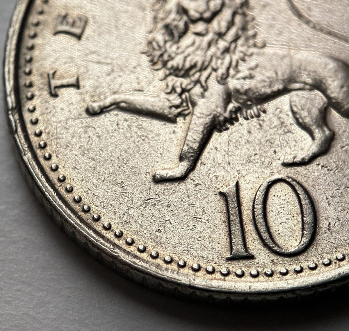 10 Pence 2000 | Großbritannien | Elizabeth II. | gekrönter Löwe | Kupfer-Nickel Münze