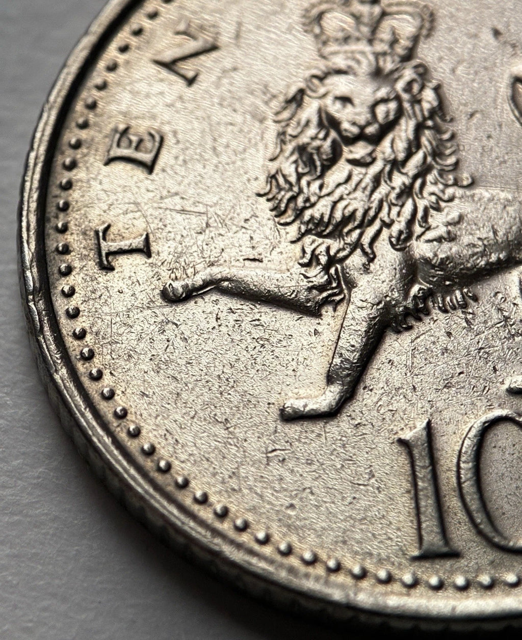 10 Pence 2000 | Großbritannien | Elizabeth II. | gekrönter Löwe | Kupfer-Nickel Münze