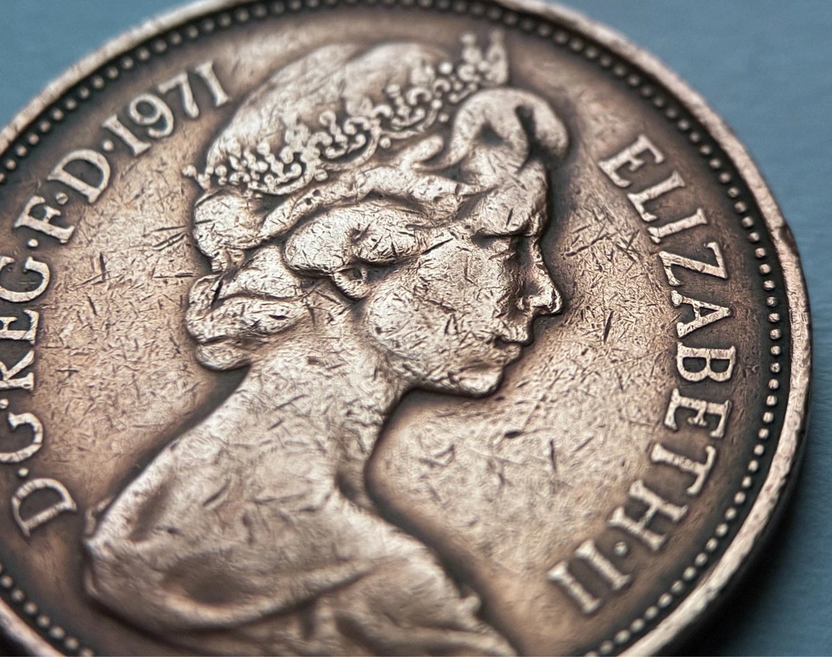 2 New Pence 1971 | Großbritannien | Königin Elizabeth II. & Federbusch | Münze aus Bronze | schön