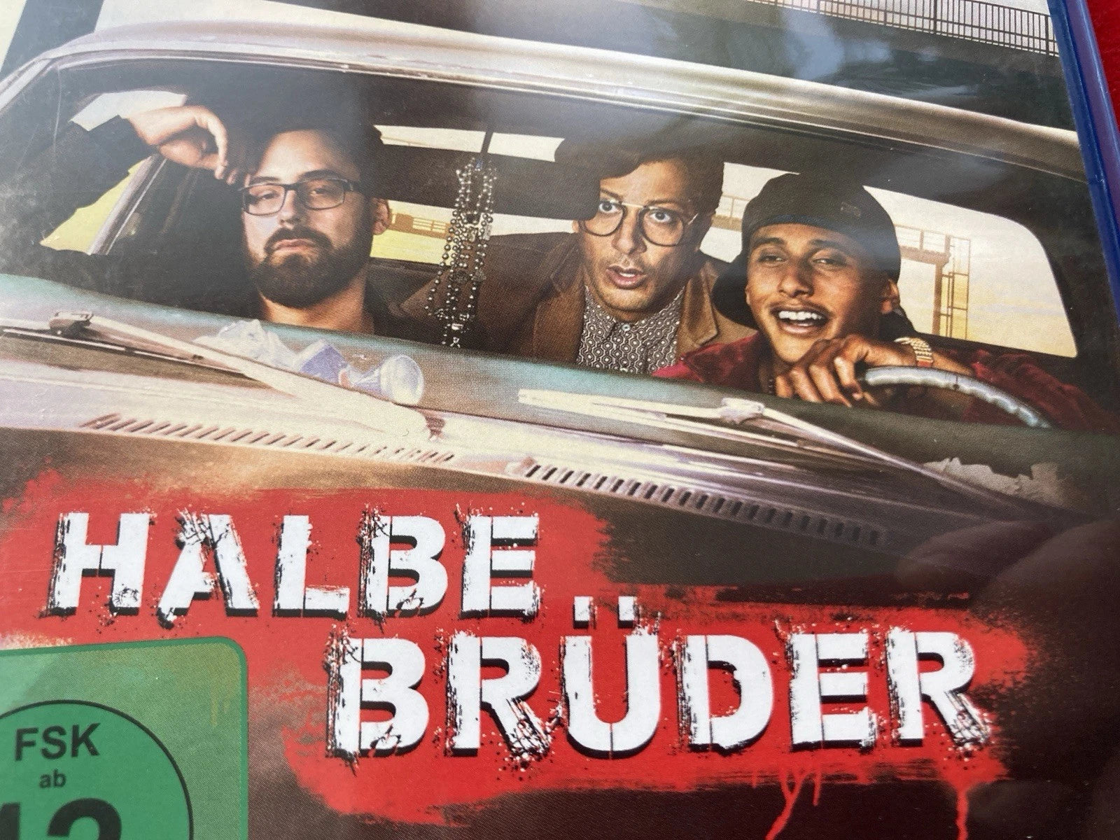 Halbe Brüder – Blu-Ray Film (mit Sido, Fahri Yardim, Tedros Teclebrhan) / FSK 12 / Neuwertig