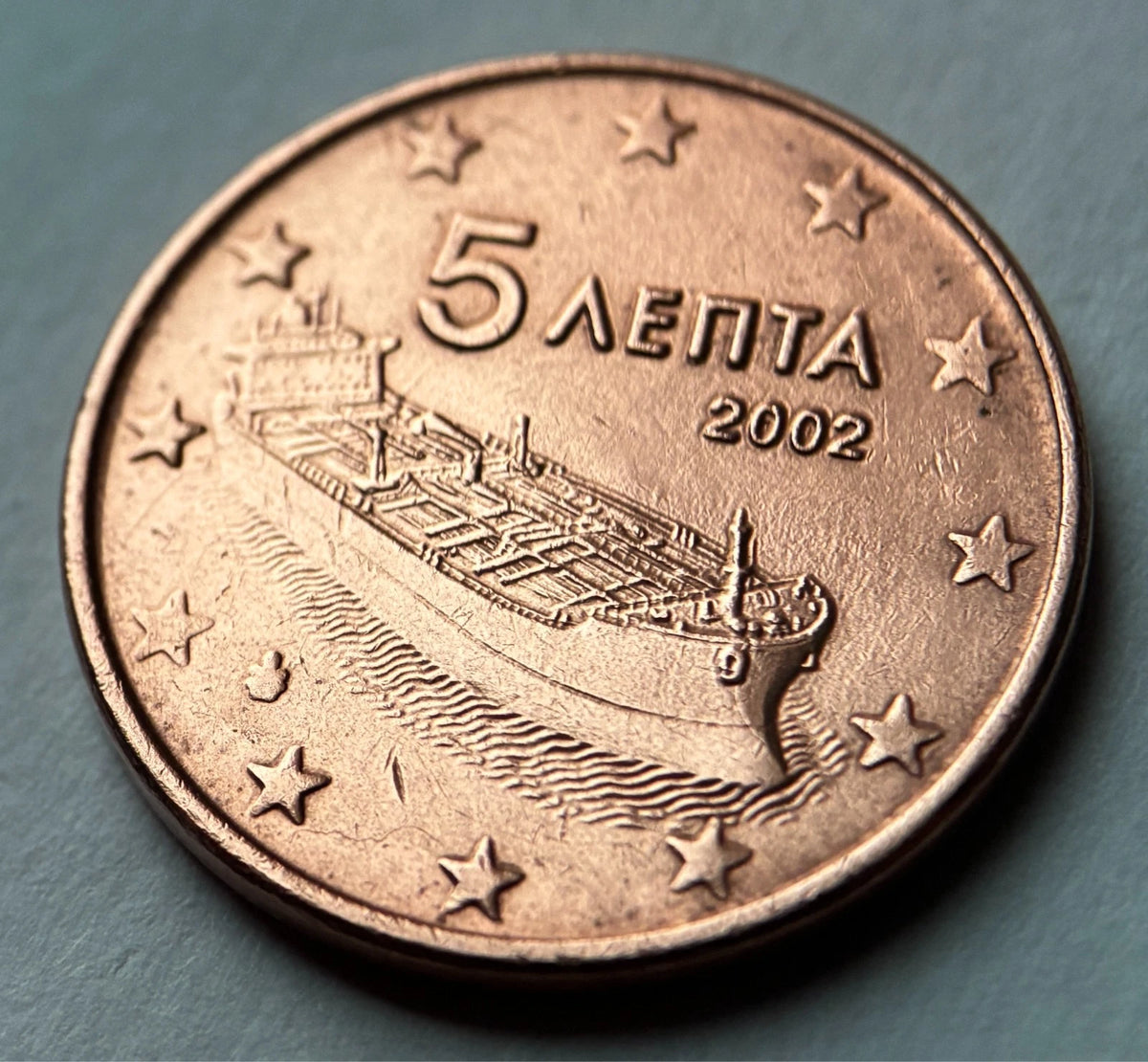 5 Cent 2002 | Griechenland | Moderner Tanker | Münze aus Verkupfertem Stahl | Sehr schön