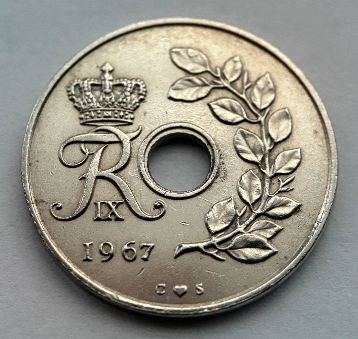 25 Øre 1967 | Dänemark | König Frederik IX. | Lochmünze | Kupfer-Nickel Münze | schön