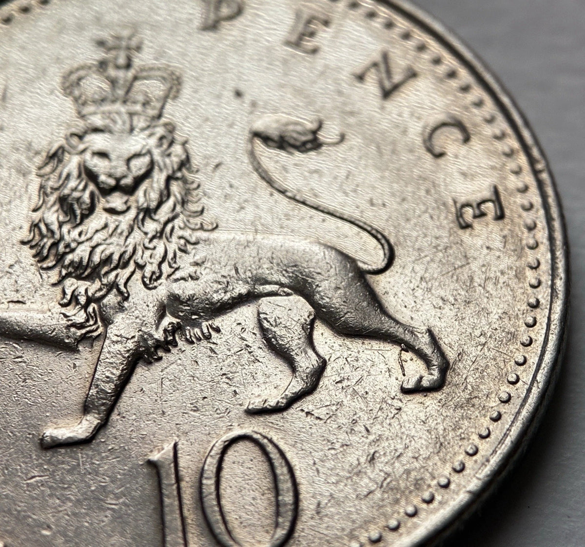 10 Pence 2000 | Großbritannien | Elizabeth II. | gekrönter Löwe | Kupfer-Nickel Münze