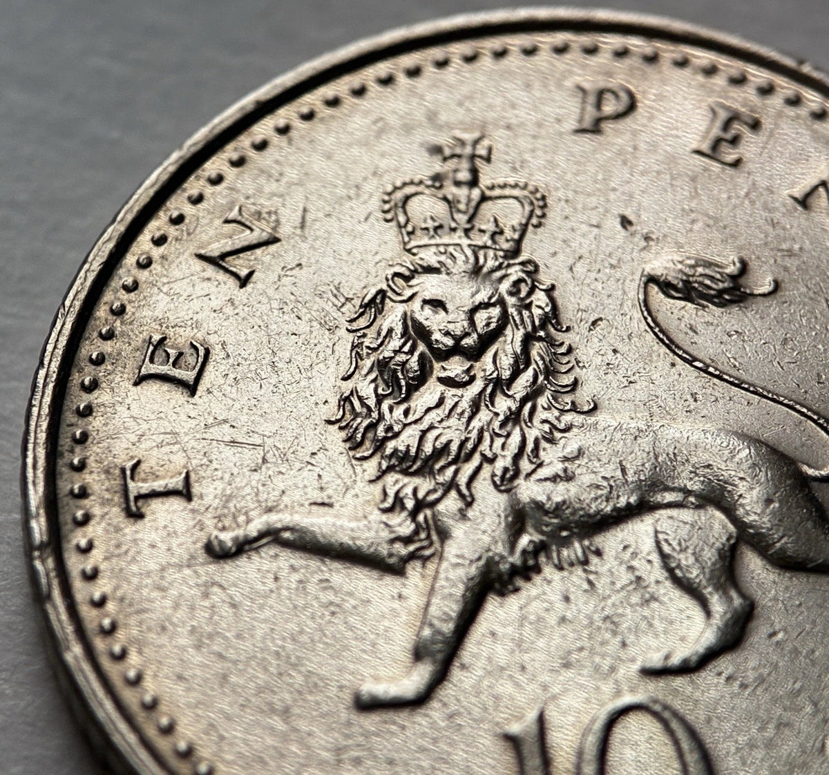 10 Pence 2000 | Großbritannien | Elizabeth II. | gekrönter Löwe | Kupfer-Nickel Münze