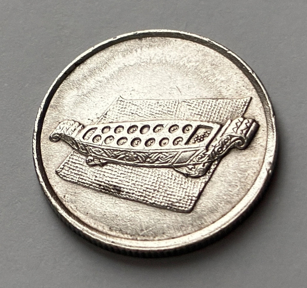 10 Sen 1990 | Malaysia | Congkak-Spiel & Hibiskus | Kupfer-Nickel | Kursmünze