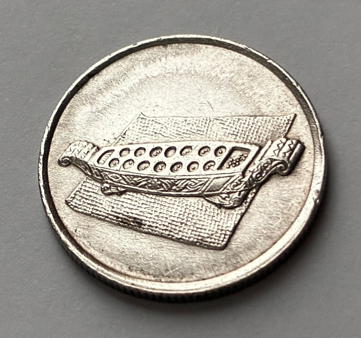 10 Sen 1990 | Malaysia | Congkak-Spiel & Hibiskus | Kupfer-Nickel | Kursmünze