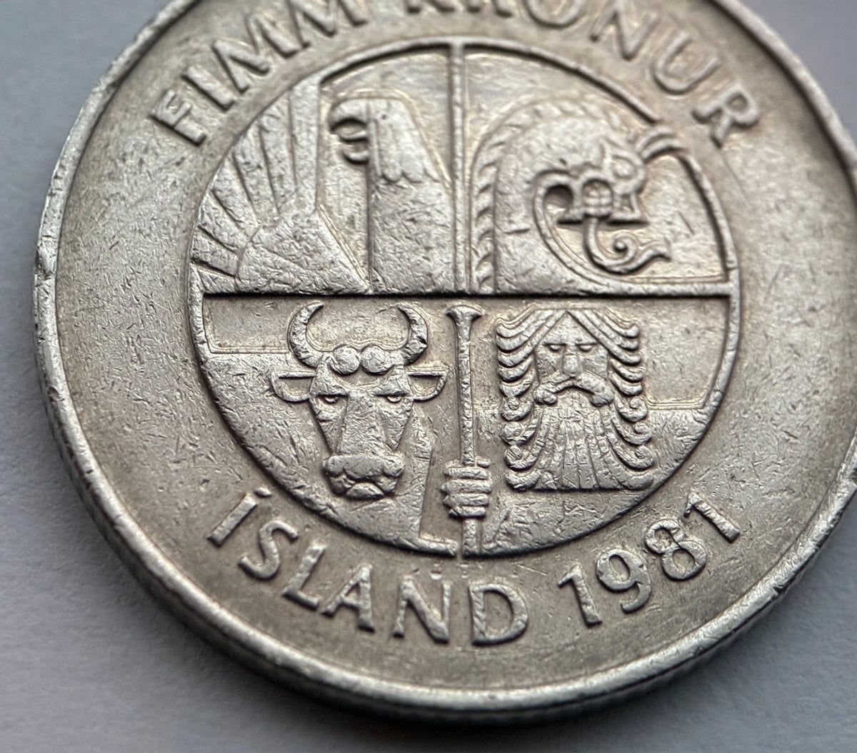 5 Krónur 1981 | Island | Landvættir & Delfine | Kupfer-Nickel Münze | schön