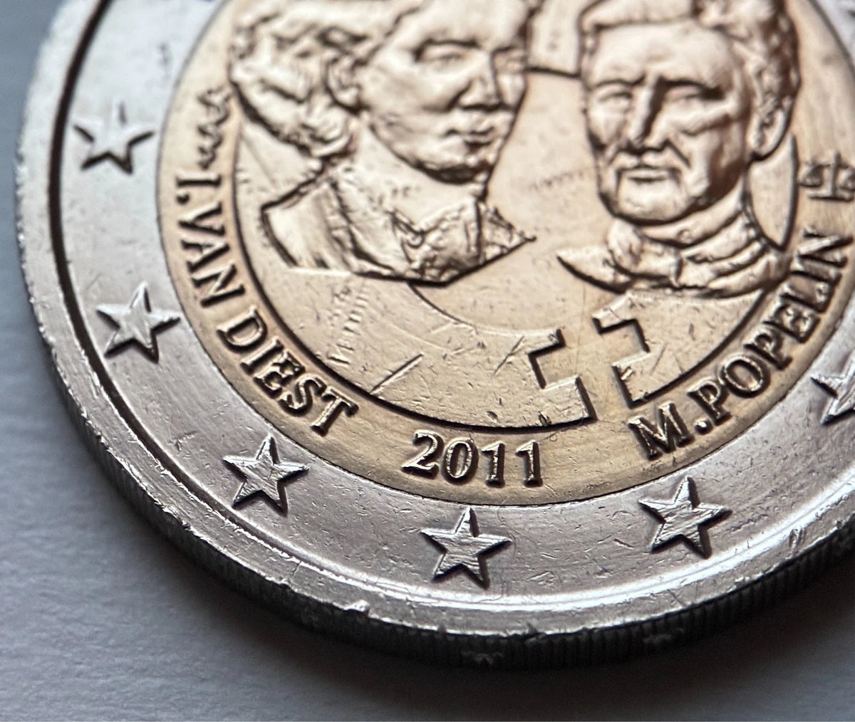 2 Euro 2011 | Belgien | 100 Jahre Frauenrechte | Isala Van Diest & Marie Popelin | Bi-Metall Gedenkmünze | Sehr schön