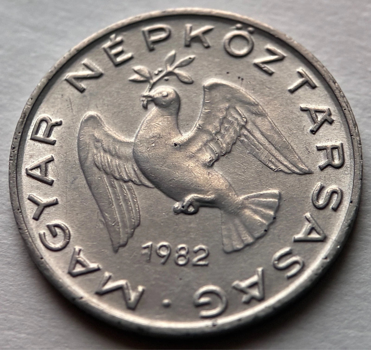 10 Fillér 1982 | Ungarn | Magyar Népköztársaság | Friedenstaube | Aluminium Münze