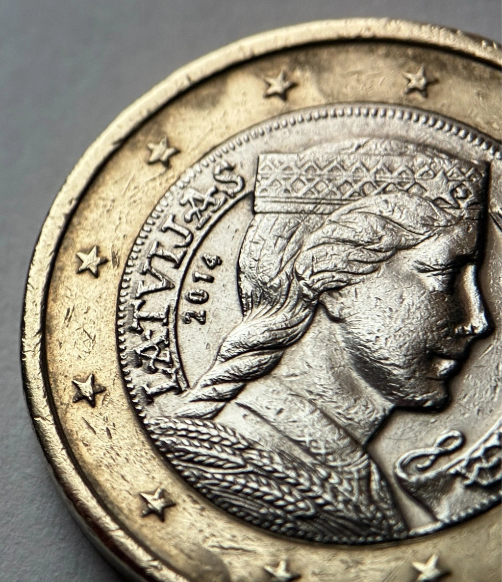 1 Euro 2014 | Lettland | "Milda" Trachtenmädchen | Bi-Metall Münze