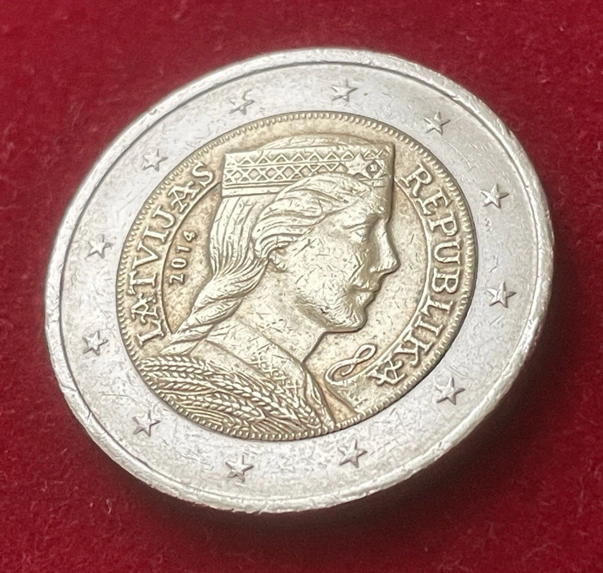 2 Euro 2014 | Lettland | Lettisches Trachtenmädchen | LATVIJAS REPUBLIKA | Bi-Metall Münze | schön