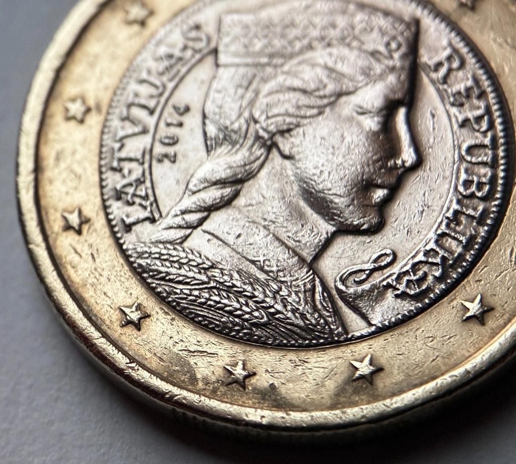 1 Euro 2014 | Lettland | "Milda" Trachtenmädchen | Bi-Metall Münze