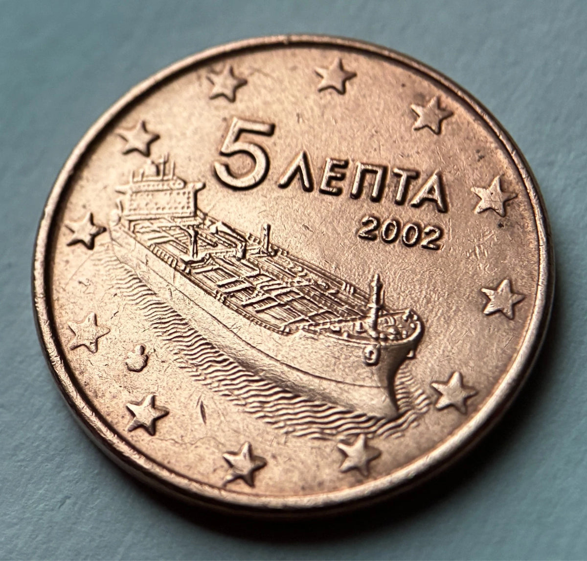 5 Cent 2002 | Griechenland | Moderner Tanker | Münze aus Verkupfertem Stahl | Sehr schön