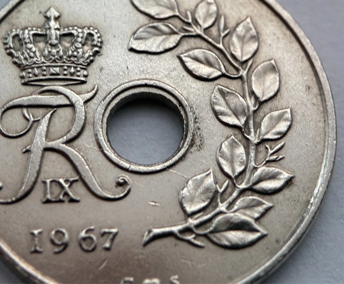 25 Øre 1967 | Dänemark | König Frederik IX. | Lochmünze | Kupfer-Nickel Münze | schön