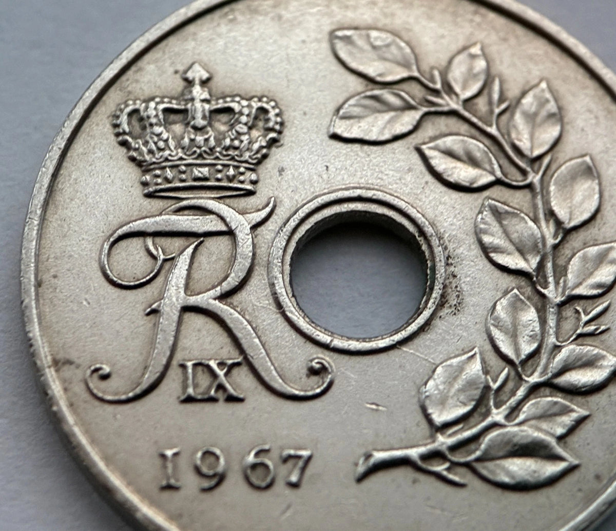 25 Øre 1967 | Dänemark | König Frederik IX. | Lochmünze | Kupfer-Nickel Münze | schön