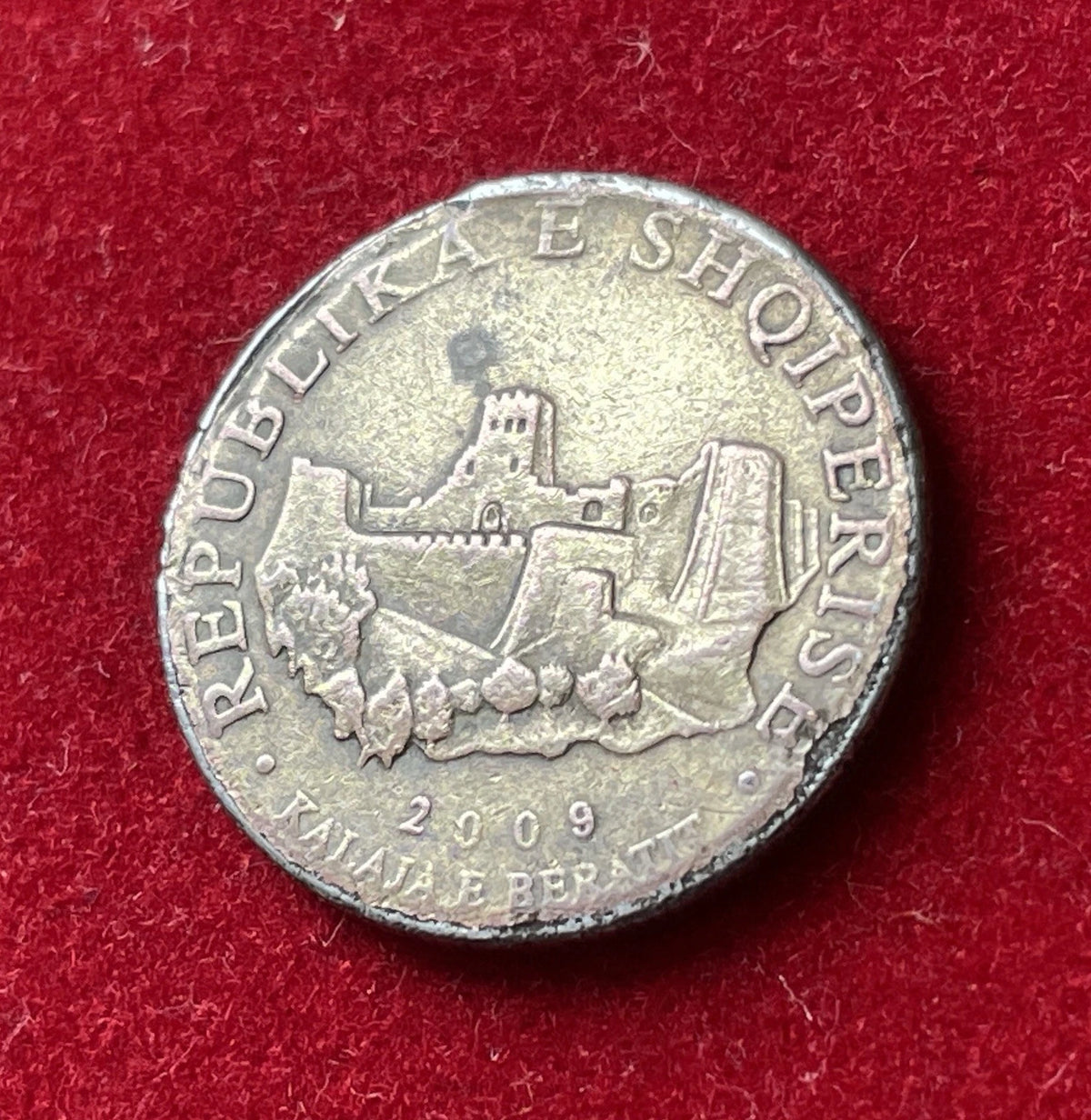 10 Lekë 2009 | Republik Albanien | Burg von Berat | Vermessingter Stahl Münze